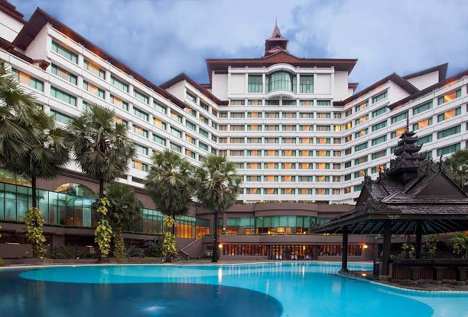 Aurora Hotel